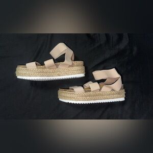 Steve Madden Women’s Kimmie Wedge Sandal